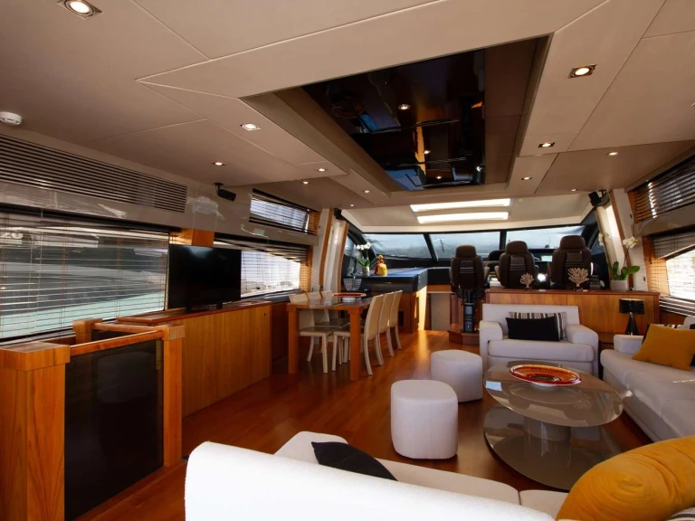 Bareboat Rental Luxury Yacht Sunseeker with a boat licence