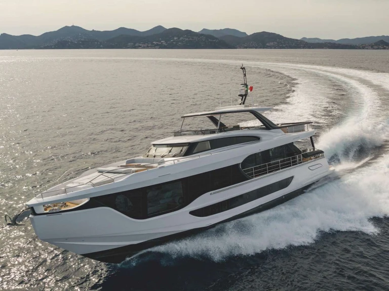 Luxury Yacht rental in Podstrana - Azimut First Horizon