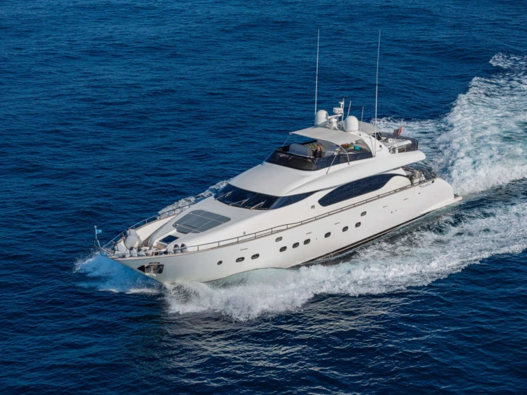 Bareboat Rental Luxury Yacht Maiora with a boat licence