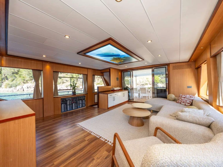 Bareboat Rental Luxury Yacht  with a boat licence