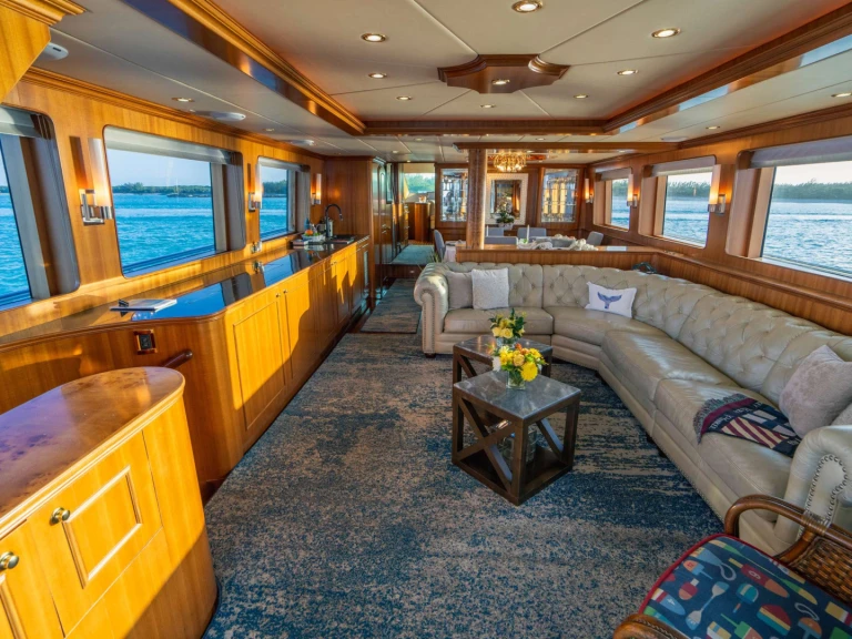 Luxury Yacht rental with or without captain Horizon New England