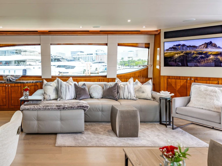 Luxury Yacht rental with or without captain Hatteras Old Saybrook