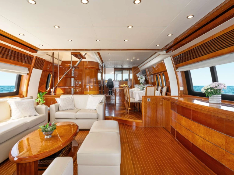 Yacht charter Piraeus cheap GEKTOR
