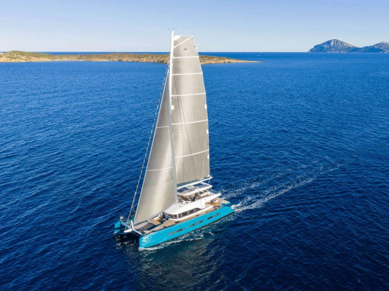 Bareboat Rental Luxury Yacht Lagoon with a boat licence