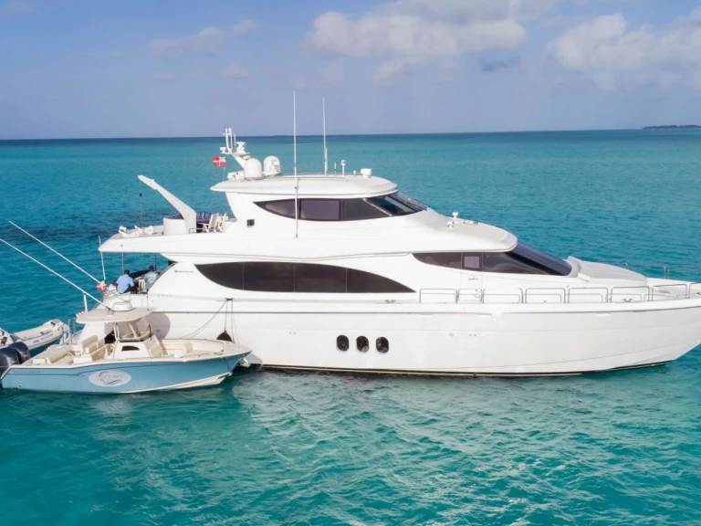 Bareboat Rental Luxury Yacht Hatteras with a boat licence