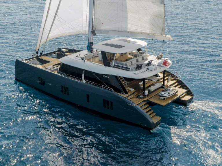 Bareboat Rental Luxury Yacht Sunreef with a boat licence