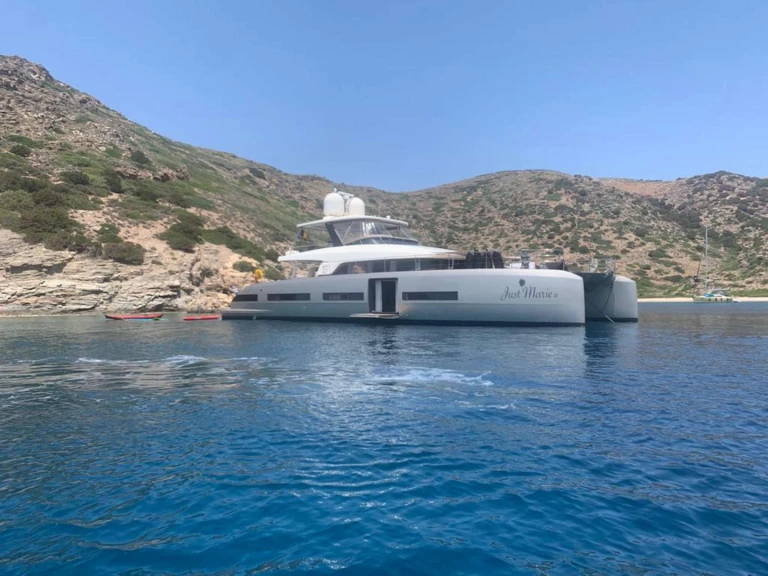 Luxury Yacht for rent Athens at the best price