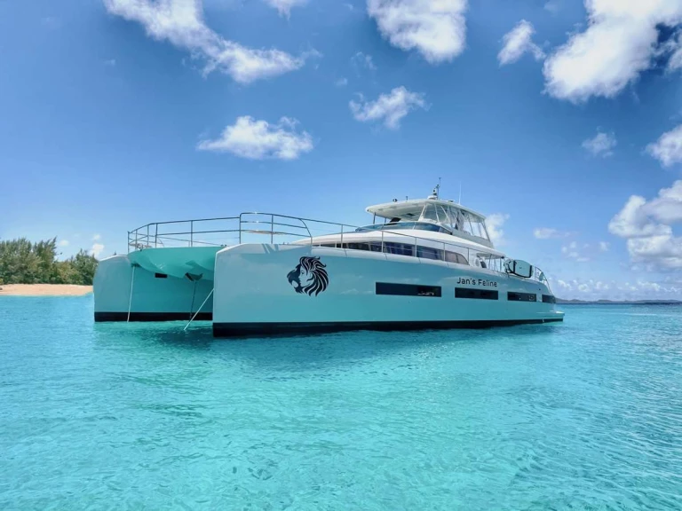 Bareboat Rental Luxury Yacht Lagoon with a boat licence