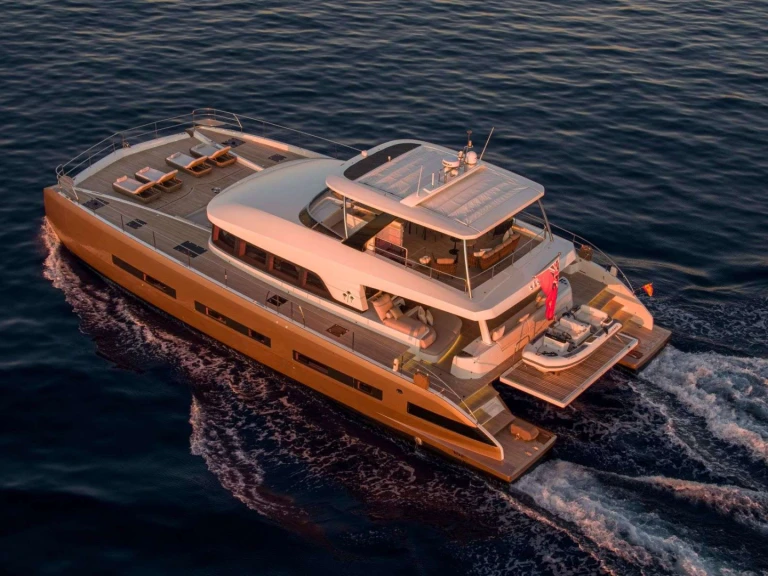 Bareboat Rental Luxury Yacht Lagoon with a boat licence