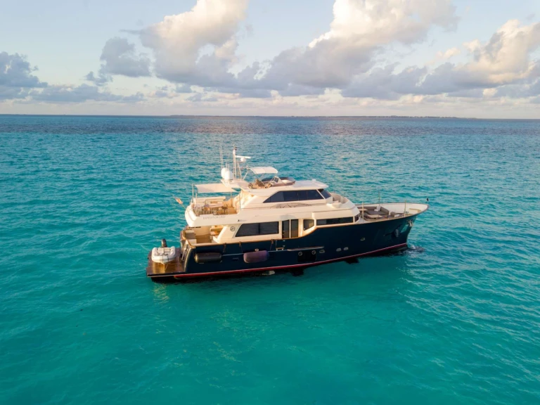 Luxury Yacht rental with or without captain Mochi Bahamas