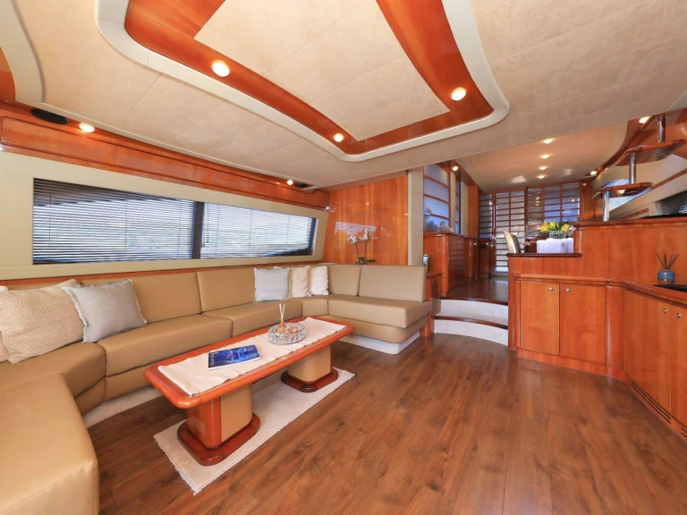 Yacht charter Athens cheap LUNA ROSSA