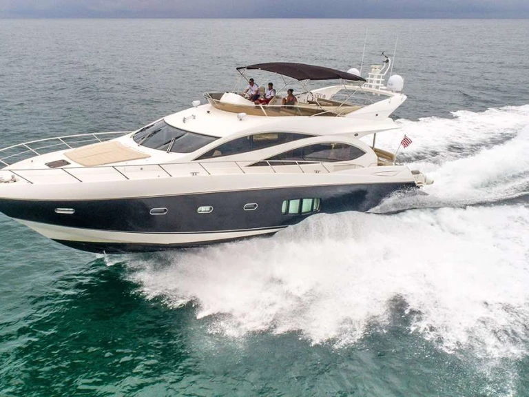 Luxury Yacht rental in Bahamas - Sunseeker TWINS