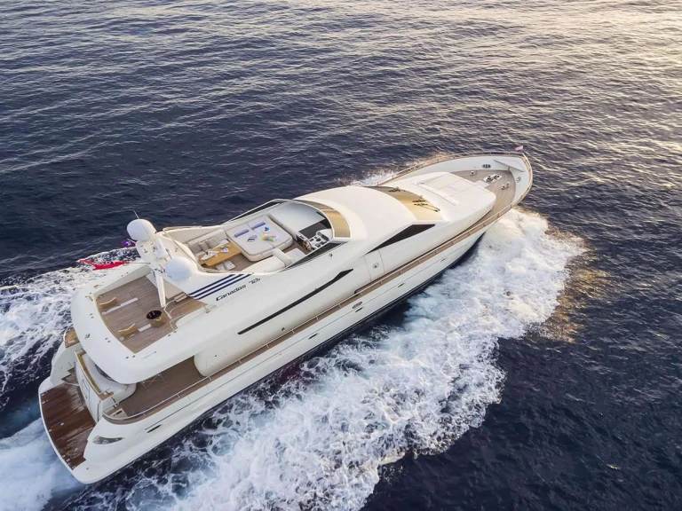 Bareboat Rental Luxury Yacht Canados with a boat licence