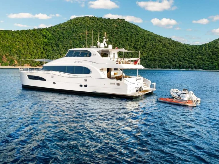 Bareboat Rental Luxury Yacht Horizon with a boat licence