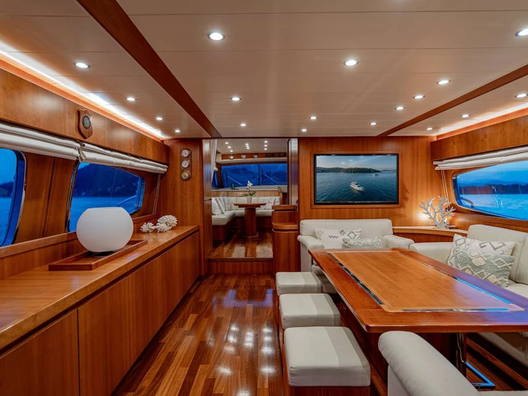 Luxury Yacht rental with or without captain Posillipo Cannigione