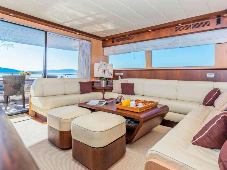 Luxury Yacht rental with or without captain Maiora Kaštel Gomilica