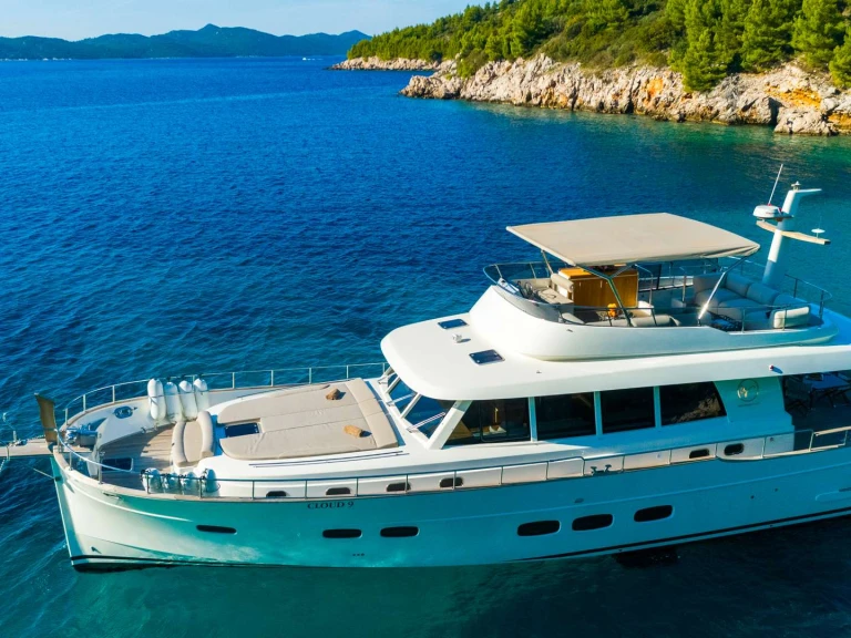 Bareboat Rental Luxury Yacht Menorquin with a boat licence