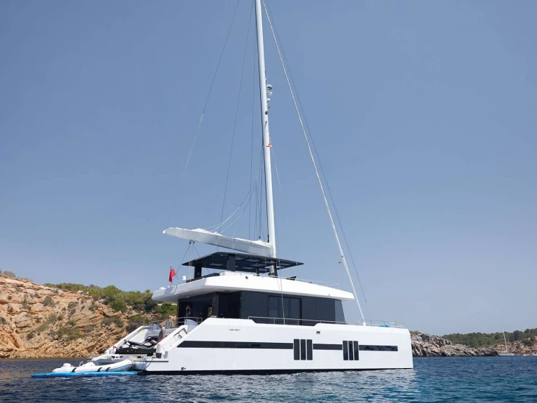 Luxury Yacht rental with or without captain Sunreef Nassau