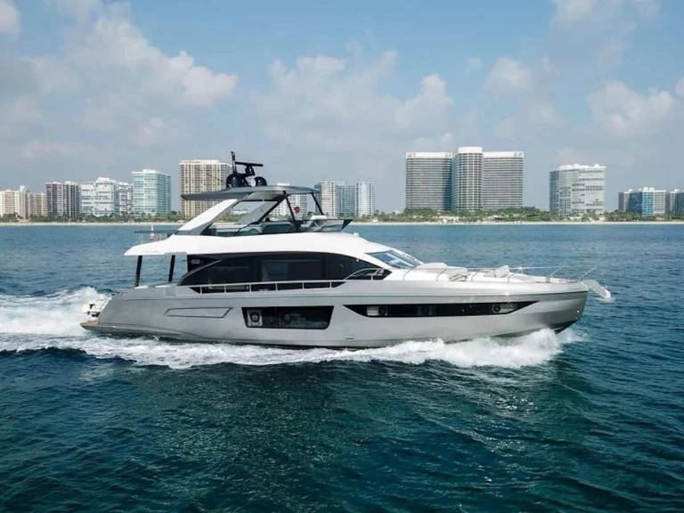 Boat rental Azimut Spysea in Miami on Samboat