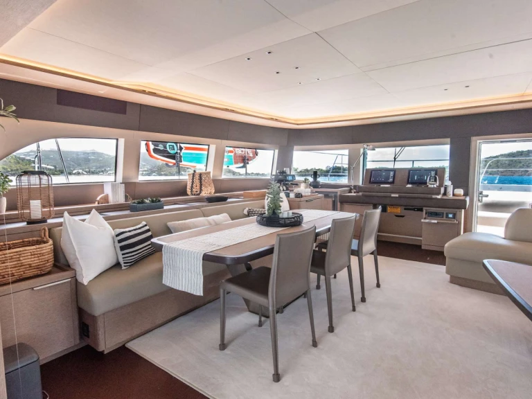 Bareboat Rental Luxury Yacht Lagoon with a boat licence