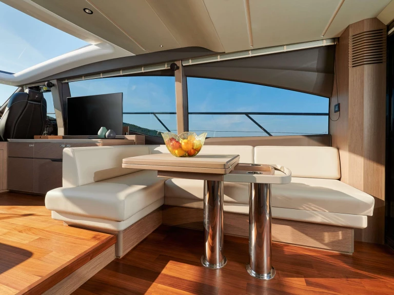 Boat rental Princess, UK MeSoFa in Split on Samboat