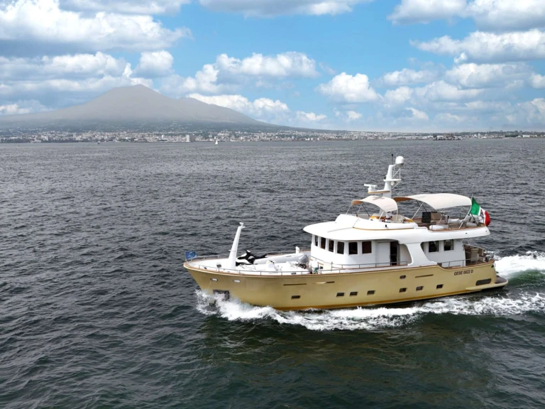 Bareboat Rental Luxury Yacht Terranova Yachts with a boat licence