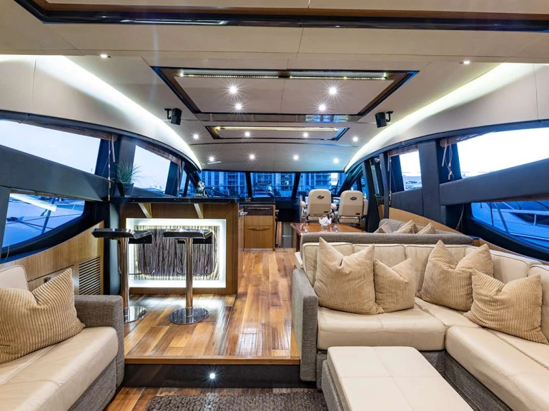 Bareboat Rental Luxury Yacht Sea Ray with a boat licence