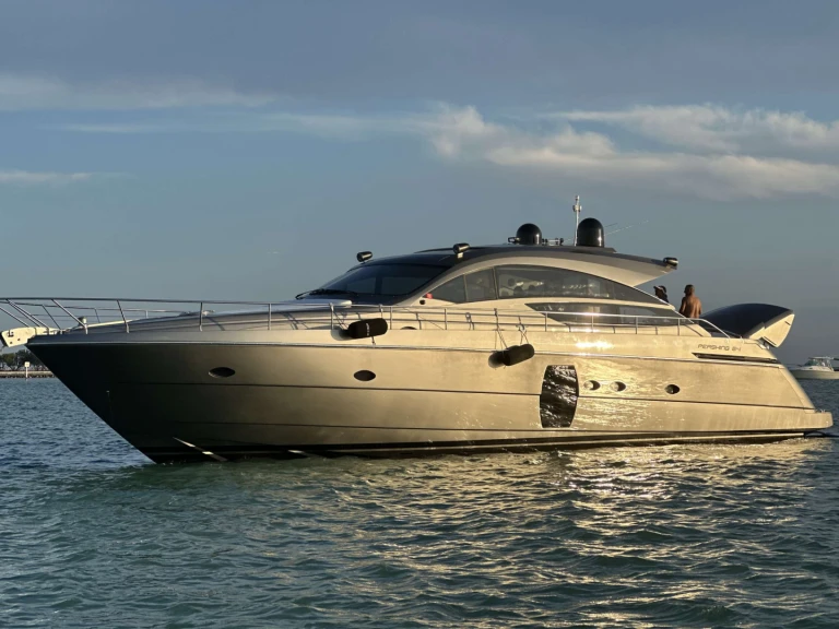 Luxury Yacht rental in Miami - Pershing Wind