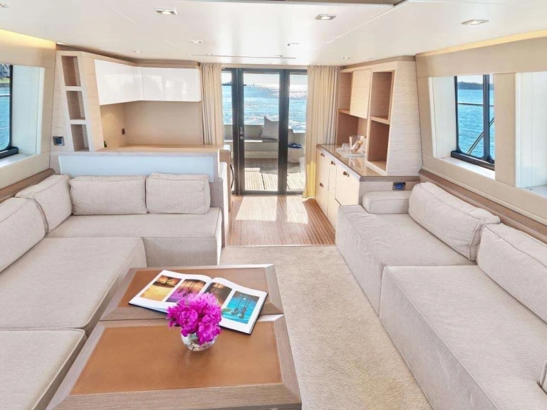 Luxury Yacht rental with or without captain Bénéteau Miami