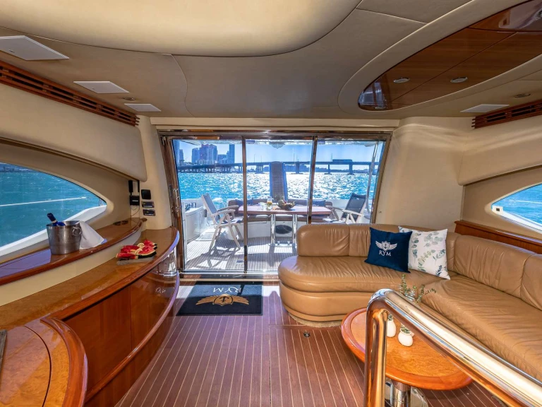 Boat rental Azimut Priceless in Miami on Samboat
