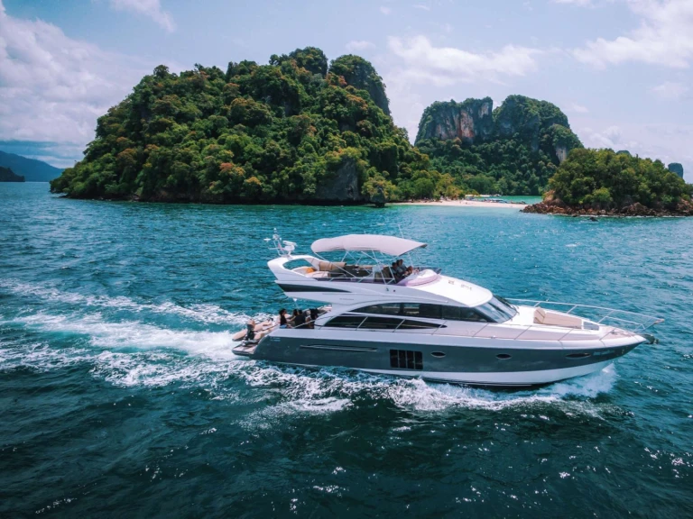 Bareboat Rental Luxury Yacht Princess, UK with a boat licence