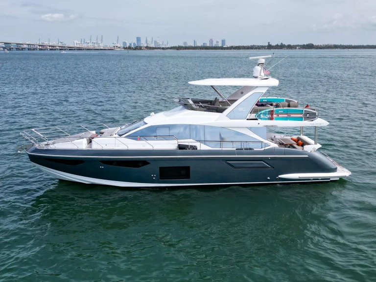 Luxury Yacht for rent State of Florida at the best price