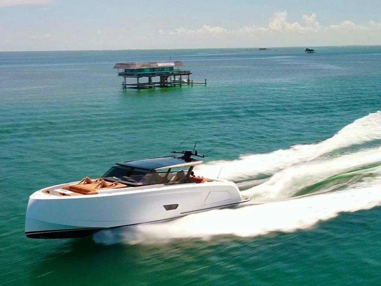 Luxury Yacht rental with or without captain Vanquish Miami