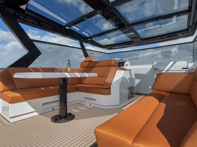 Luxury Yacht for rent Miami at the best price