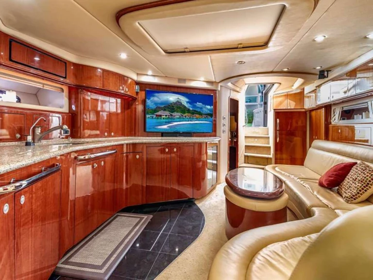 Luxury Yacht rental in Miami - Sea Ray indulgence 24/7