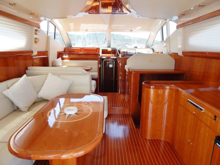 Luxury Yacht for rent Cannigione at the best price