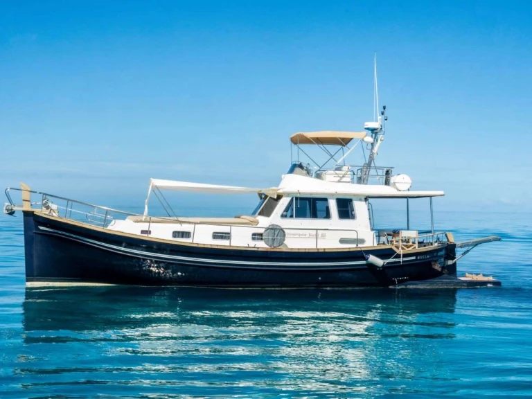 Luxury Yacht for rent Bahamas at the best price