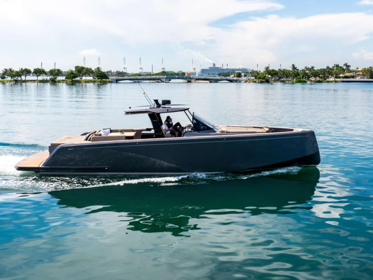 Bareboat Rental Luxury Yacht Pardo Yachts with a boat licence