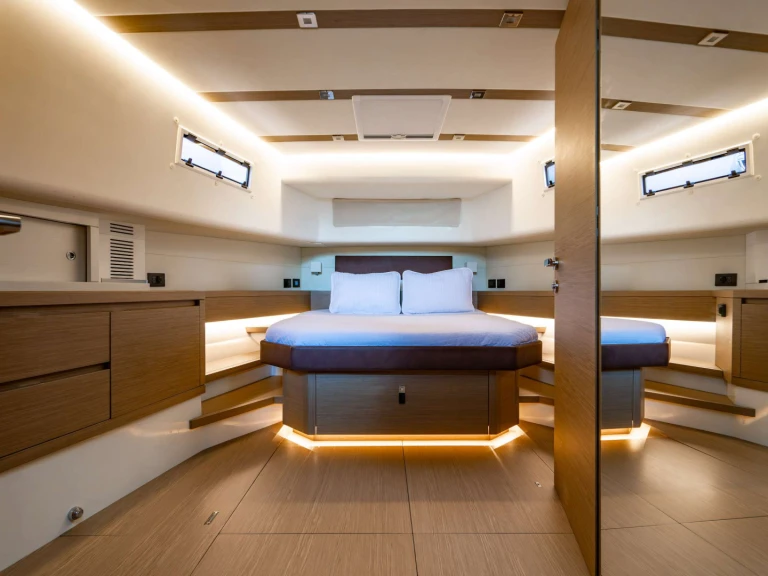 Luxury Yacht for rent Montauk at the best price