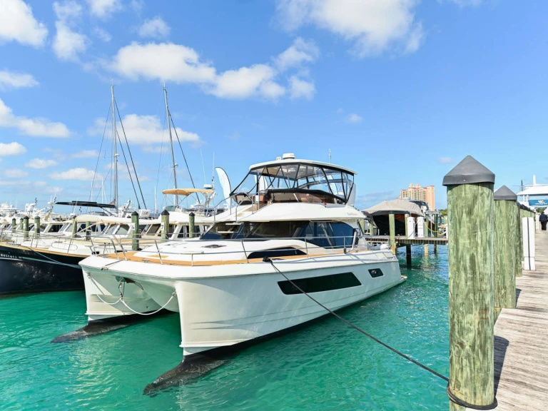 Boat rental Aquila Beach Boomer I in Bahamas on Samboat