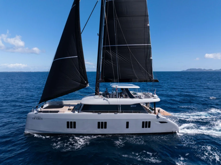 Bareboat Rental Luxury Yacht Sunreef with a boat licence