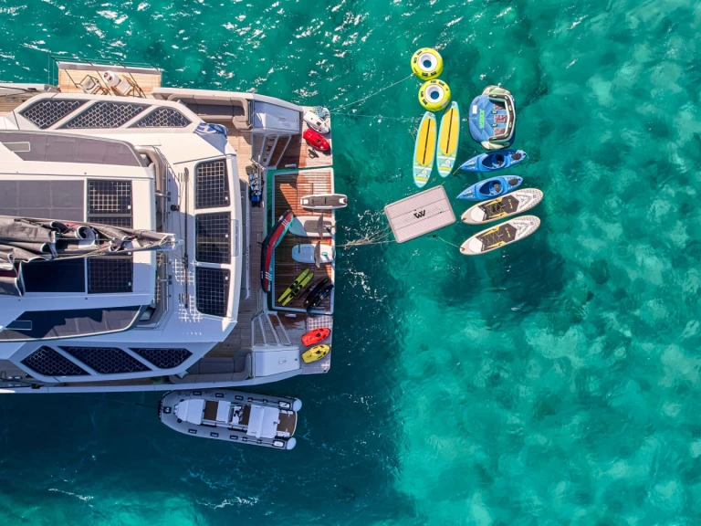 Luxury Yacht rental in Néa Péramos - Fountaine Pajot ALOIA  80