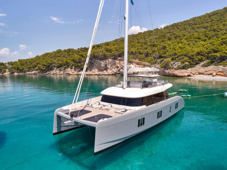Bareboat Rental Luxury Yacht Sunreef with a boat licence