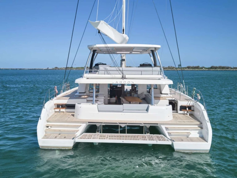 Luxury Yacht for rent Athens at the best price