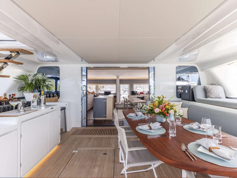 Bareboat Rental Luxury Yacht Lagoon with a boat licence