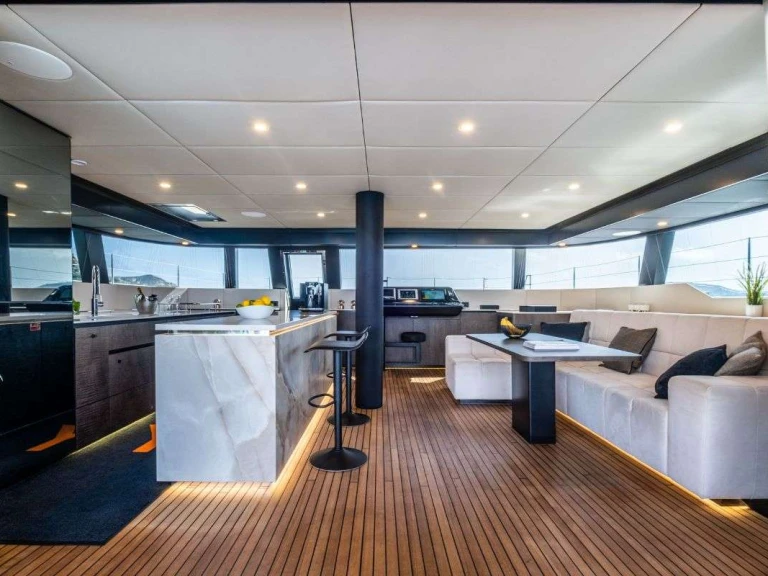 Bareboat Rental Luxury Yacht Sunreef with a boat licence