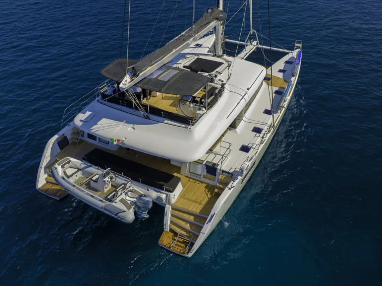 Bareboat Rental Luxury Yacht Lagoon with a boat licence
