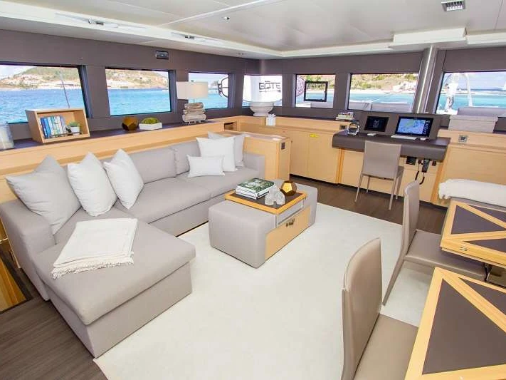 Bareboat Rental Luxury Yacht Lagoon with a boat licence