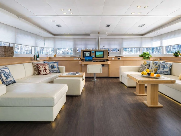 Luxury Yacht for rent Fiumicino at the best price