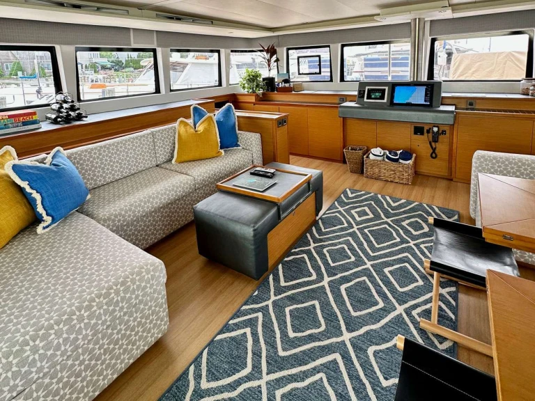 Lagoon ANDROMEDA in Newport on SamBoat